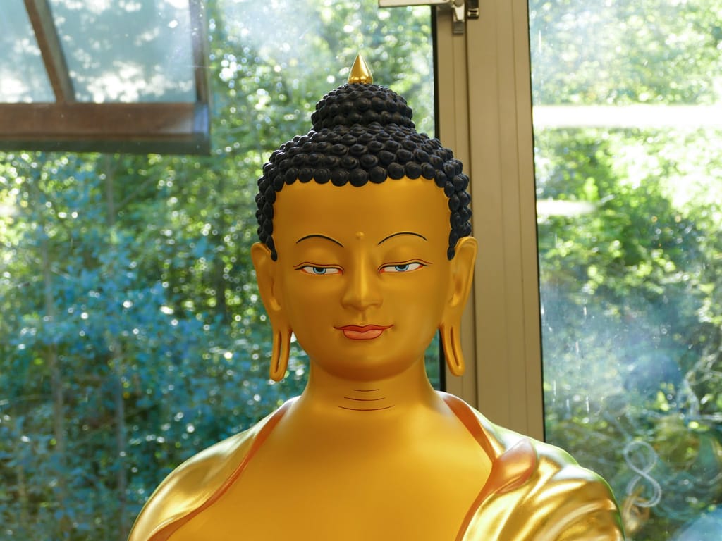 Buddha Shakyamuni-Statue